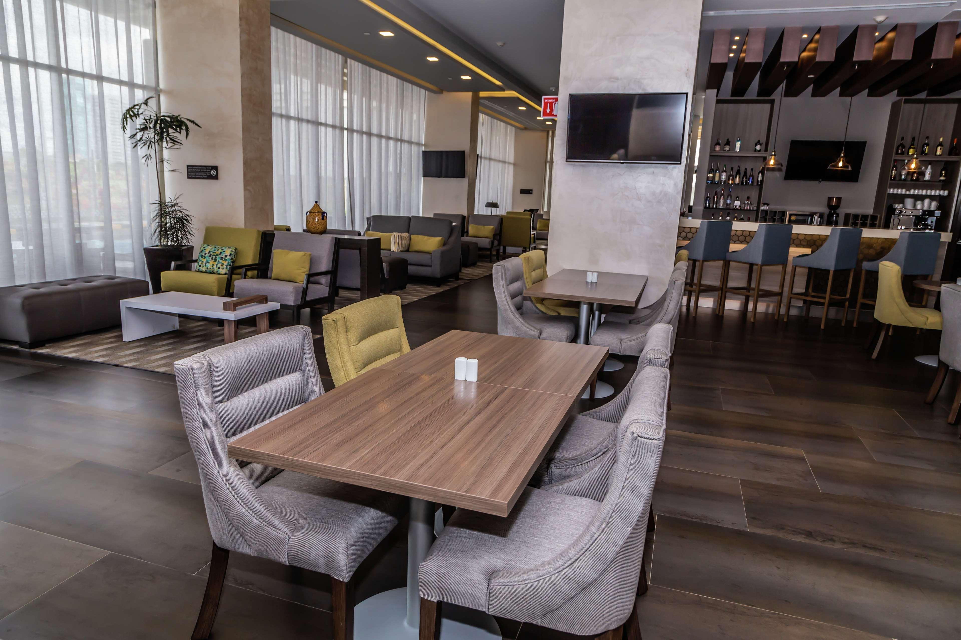 Hampton Inn & Suites By Hilton Puebla Exterior foto